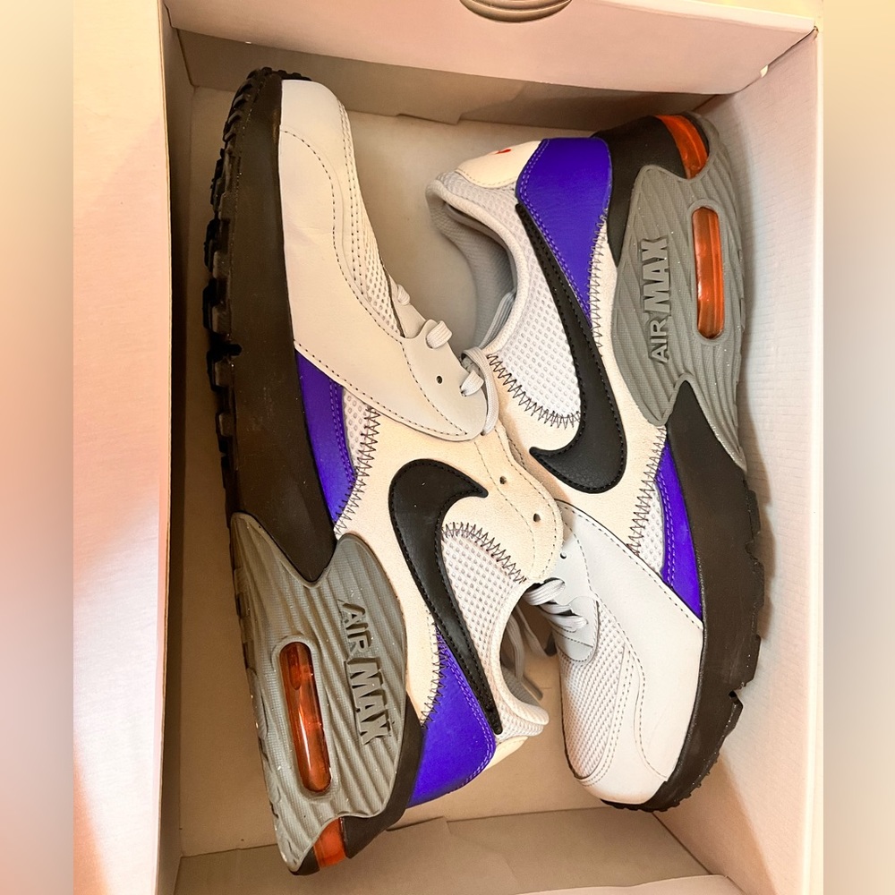 BRAND NEW NIKE AIR MAX